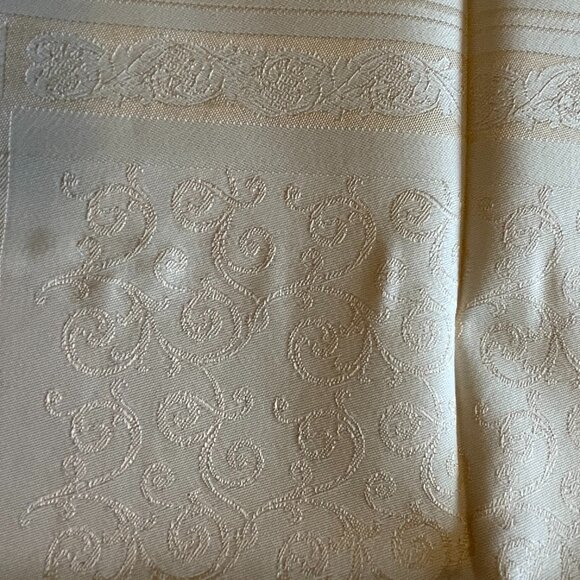 NIB Classic Vintage Irish Tablecloth and Napkin Set Gold - Picture 7 of 12